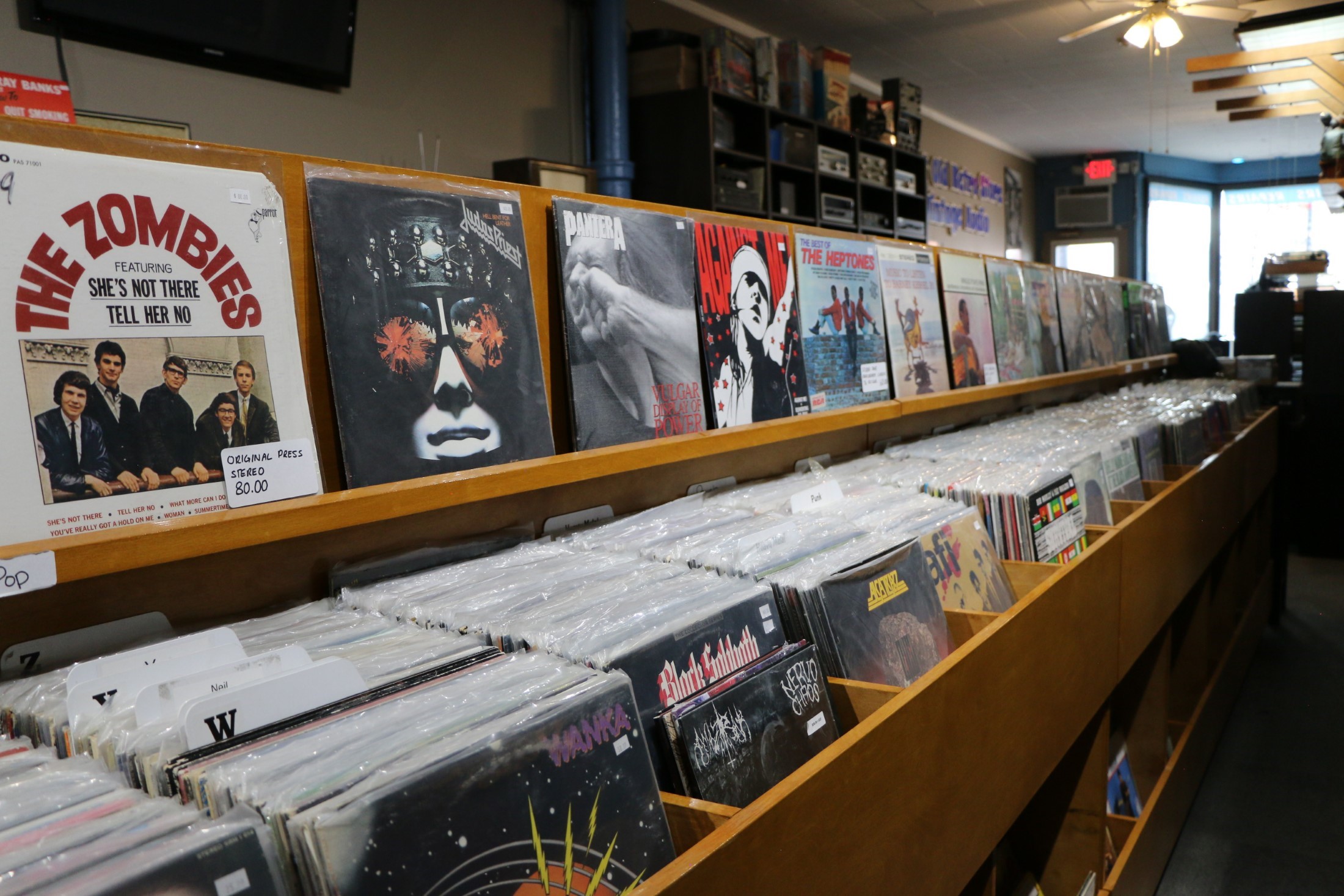 Aggressive Classify Ocean That Old Retro Store Buys & Sells Vinyl Records